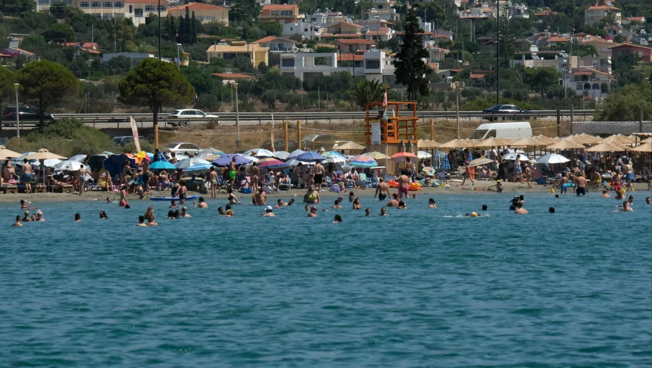 Ισχυρός καύσωνας με 40άρια από σήμερα: Σε ποιες περιοχές θα κλείσουν τα σχολεία – Τα μέτρα προστασίας