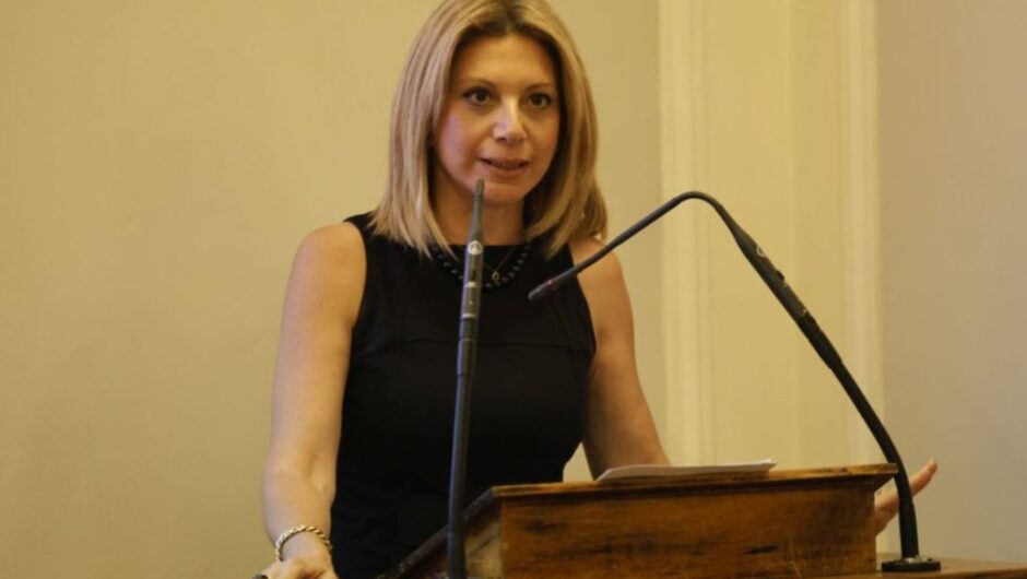 Καρυστιανού: Όνειρα εφηβικών ψυχών σε μπάζωμα – Η ανάρτηση και το ψήφισμα για τις Πανελλαδικές εξετάσεις