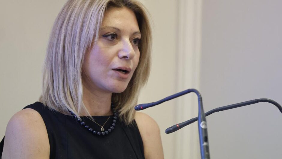 Μαρία Καρυστιανού για Μητσοτάκη / Να αφήσει το οικείο δημοσιογραφικό περιβάλλον και να παρουσιαστεί στον δικαστή