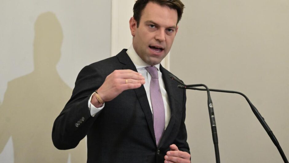 Κασσελάκης για Μητσοτάκη / Θα ζημιώσει τη χώρα με την πρόωρη αποπληρωμή δανείων ύψους οκτώ δισ. ευρώ