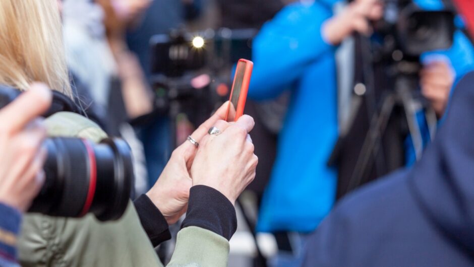 Έρευνα Reuters: Ελλάδα και Ουγγαρία στον “πάτο” της εμπιστοσύνης στα ΜΜΕ