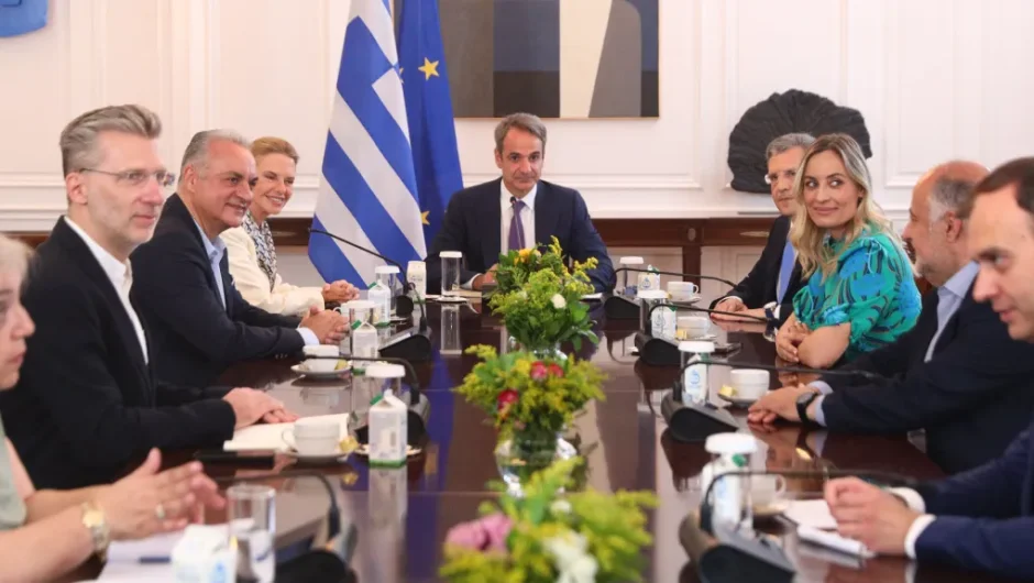 Συνάντηση Μητσοτάκη – ευρωβουλευτών μετά τη «σφαλιάρα» των εκλογών