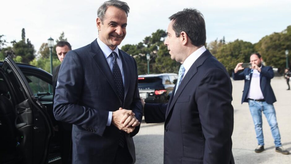 ΝΔ / Τα «μυστικά δείπνα» των απογοητευμένων βουλευτών και ο Μητσοτάκης που αυτοπροσκαλείται