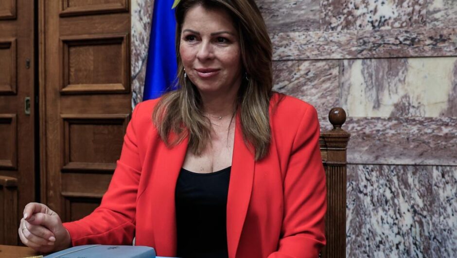 Τέμπη / Οργή συγγενών των θυμάτων για την υπουργοποίηση της Παπακώστα – «Ανταμείφθηκε»