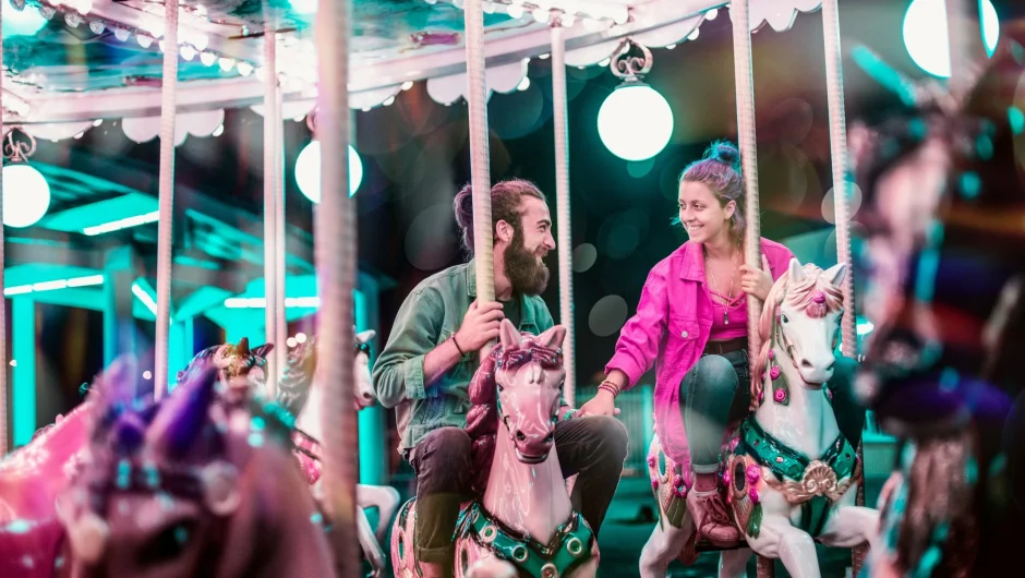 Τα 7 σημάδια της γλώσσας του σώματος που μαρτυρούν κρυφή ερωτική έλξη