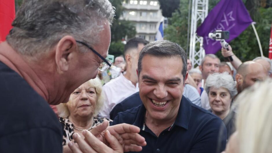 Αλέξης Τσίπρας / Εν μέσω αποθέωσης στο Σύνταγμα – Δείτε φωτογραφίες
