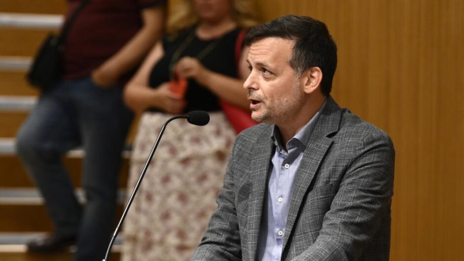 Χάρης Δούκας / Κάποιοι μου λένε να κάτσω στο γραφείο μου και να μην ασχολούμαι – Δεν υποχωρώ