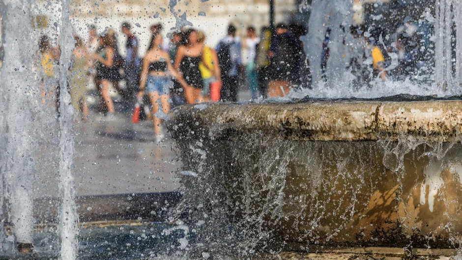 Ζέστη και σήμερα αλλά με βροχές – Έρχεται νέος καύσωνας από Δευτέρα – Πόσο θα δείξουν τα θερμόμετρα