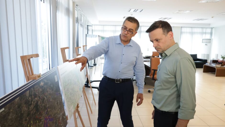 Στο Κέντρο Πολιτικής Προστασίας της Περιφέρειας Θεσσαλίας στη Λάρισα ο Χ. Δούκας – Συναντήθηκε με τον Δ. Κουρέτα (φωτό)
