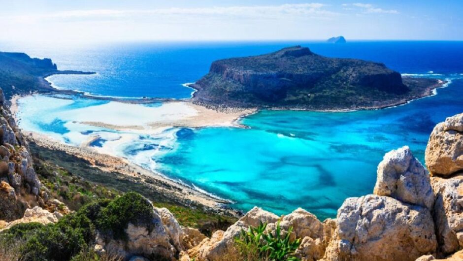 Νέο ρεκόρ αφίξεων και εσόδων για τον ελληνικό τουρισμό – Φέτος παρατηρείται διάχυση της τουριστικής κίνησης