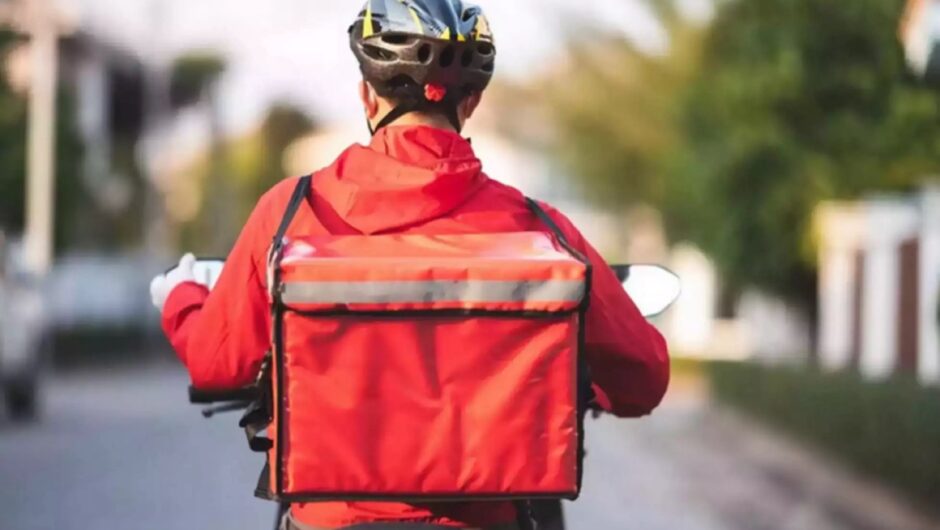 Η απίστευτη περιπέτεια του ντελιβερά: Ο 22χρονος Λαρισαίος, το τρακάρισμα που τον έστειλε στο νοσοκομείο και το “τρελό” μπλέξιμο