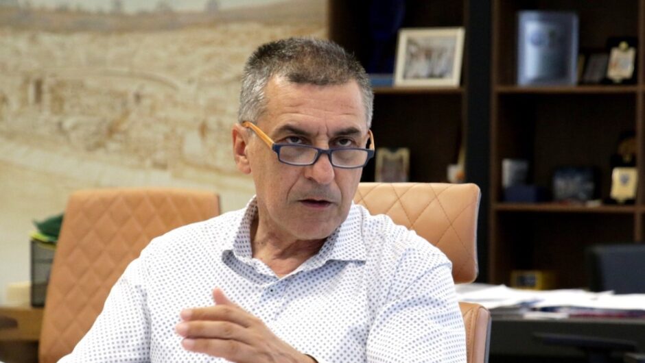 Έξαλλος ο Κουρέτας με στενούς αιρετούς συνεργάτες του – Για ποιο λόγο τους έκανε αυστηρές συστάσεις