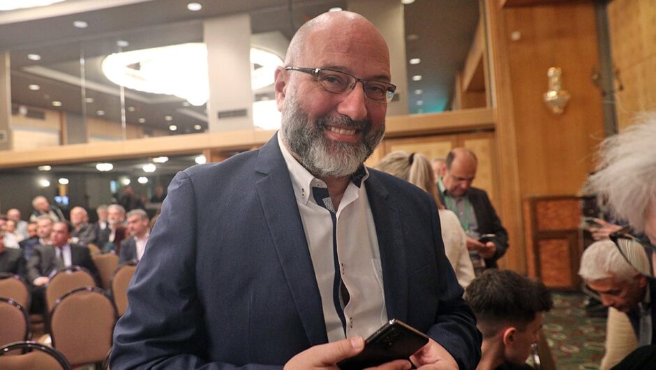 Ο Σάκης Αρναούτογλου στηρίζει Παύλο Γερουλάνο για πρόεδρο του ΠΑΣΟΚ