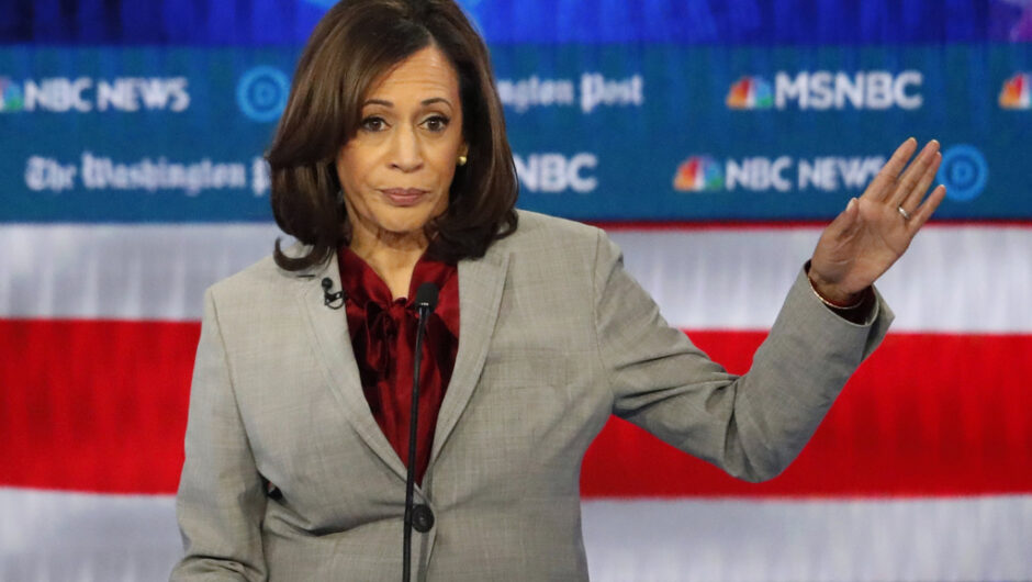 Κάμαλα Χάρις: Άρχισαν οι επιθέσεις εναντίον της με fake news, σεξουαλικές προσβολές και ρατσιστικούς υπαινιγμούς