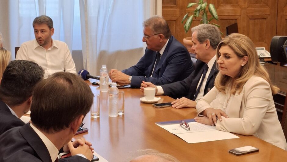 Λιακούλη και Ανδρουλάκης με Πανελλήνιο Ιατρικό Σύλλογο: «Η Κυβέρνηση δηλητηρίασε τη σχέση της Πολιτείας  με τους γιατρούς»