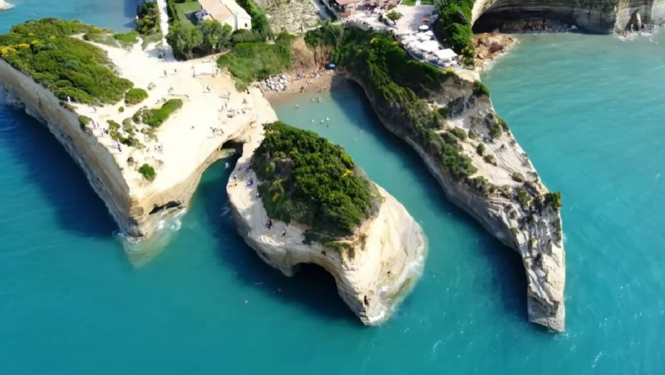 Η ξεχωριστή ελληνική παραλία που δεν έχει ποτέ κύμα