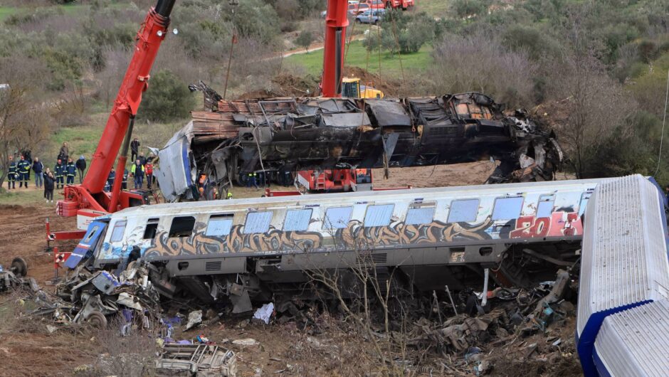 Τέμπη: Άρση του απορρήτου των επικοινωνιών πολιτικών ζητούν συγγενείς θυμάτων – Το υπόμνημά τους