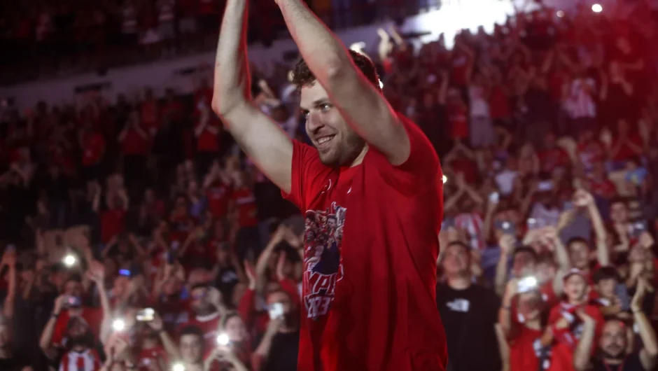 Επιστρέφει στον Ολυμπιακό ο Σάσα Βεζένκοφ!