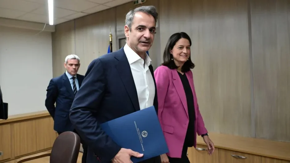 Παγκόσμιος διασυρμός για την 6ήμερη εργασία αλλά ο Μητσοτάκης επαίρεται απ’ το υπουργείο Εργασίας