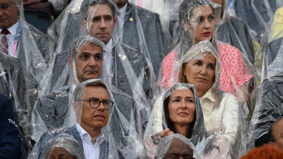 «Haute Couture» στο Παρίσι: Μητσοτάκης και Μαρέβα στα νάιλον (Εικόνες)