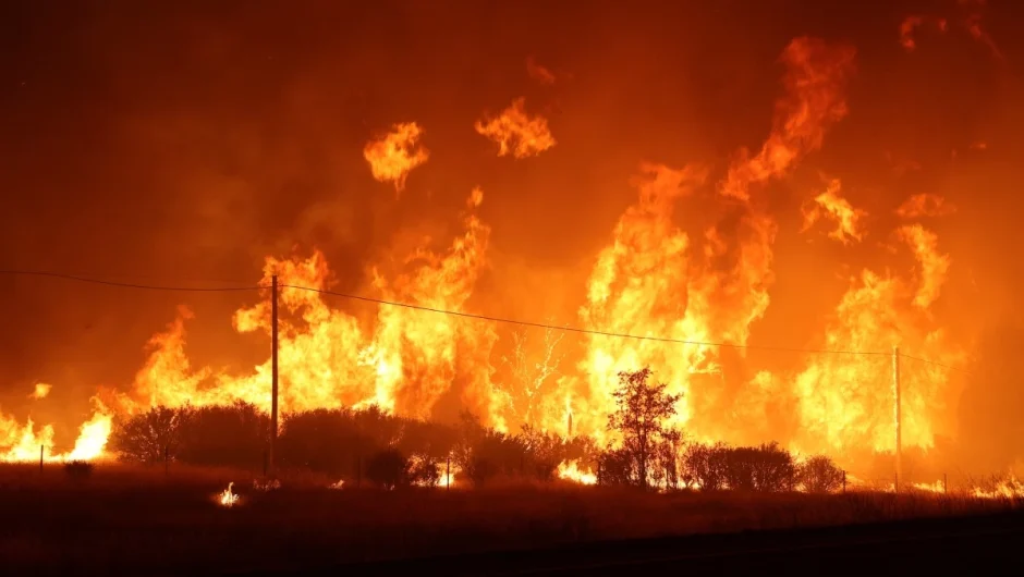 Συγκλονιστικές εικόνες από την πύρινη κόλαση στην Καλιφόρνια – Στάχτη πάνω από 1,4 εκατ. στρέμματα