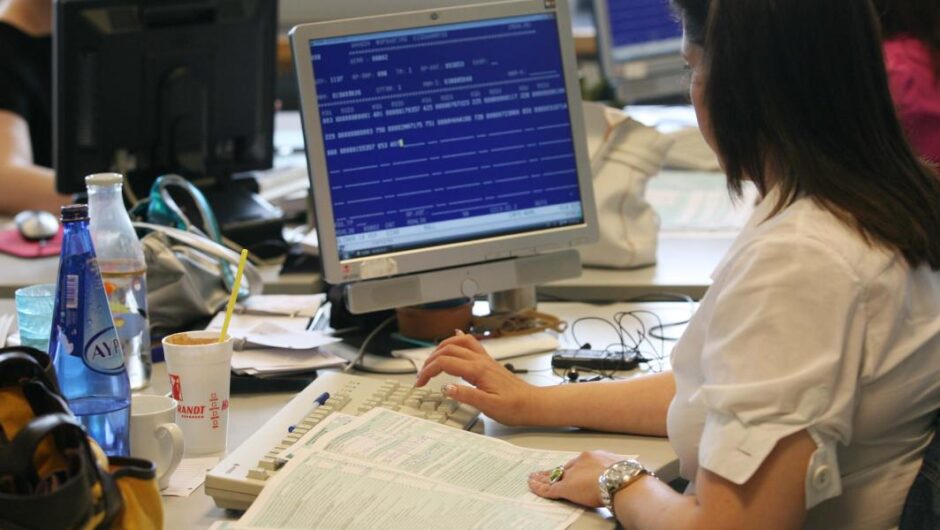 Φορολογικές δηλώσεις – ΥΠΟΙΚ / Απίστευτη δήλωση – «Παραπονιούνται οι γυναίκες των λογιστών όταν δίνουμε παράταση»