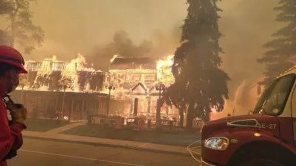 Συγκλονίζουν οι εικόνες από τις πυρκαγιές στον Καναδά – Ο Τριντό καλεί σε βοήθεια από το εξωτερικό