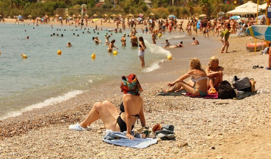 Σε κλοιό καύσωνα η χώρα: «Καυτό» Σαββατοκύριακο με πάνω από 40 βαθμούς – Ποιες περιοχές θα «λιώσουν», οι συστάσεις για τις ευάλωτες ομάδες