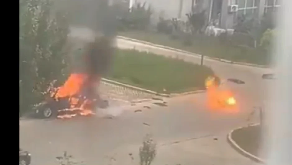 Ήρωες γείτονες έσωσαν άνδρα από φλεγόμενο αυτοκίνητο – Μόλις τον απεγκλώβισαν ανατινάχτηκε