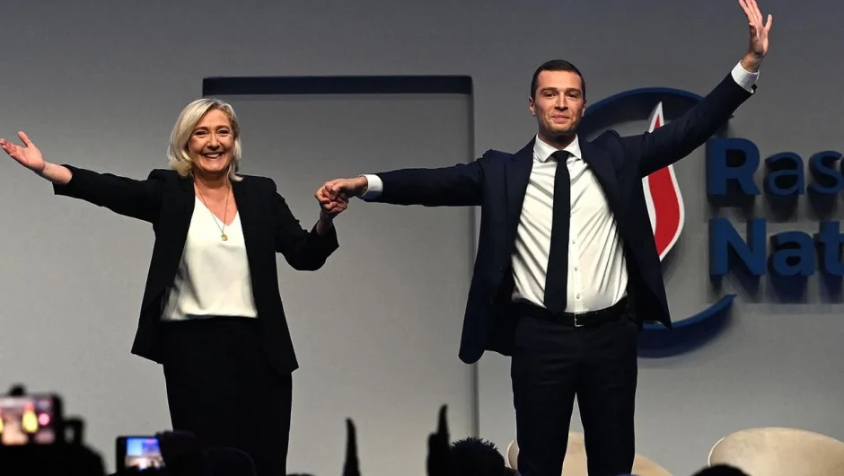 Γαλλία – Εκλογές: Μεγάλος νικητής η ακροδεξιά συμμαχία της Λεπέν με 33,5% – Τρίτος ο συνασπισμός του Μακρόν με 22,1%