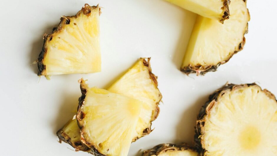 7 καλοκαιρινές τροφές που μειώνουν το φούσκωμα και την κατακράτηση υγρών