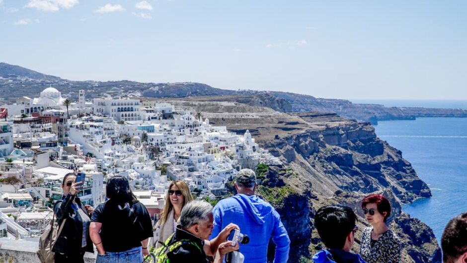 Σαντορίνη / «Κινδυνεύει να μετατραπεί σε τέρας»- Ρεπορτάζ του Reuters για την απειλή του υπερτουρισμού