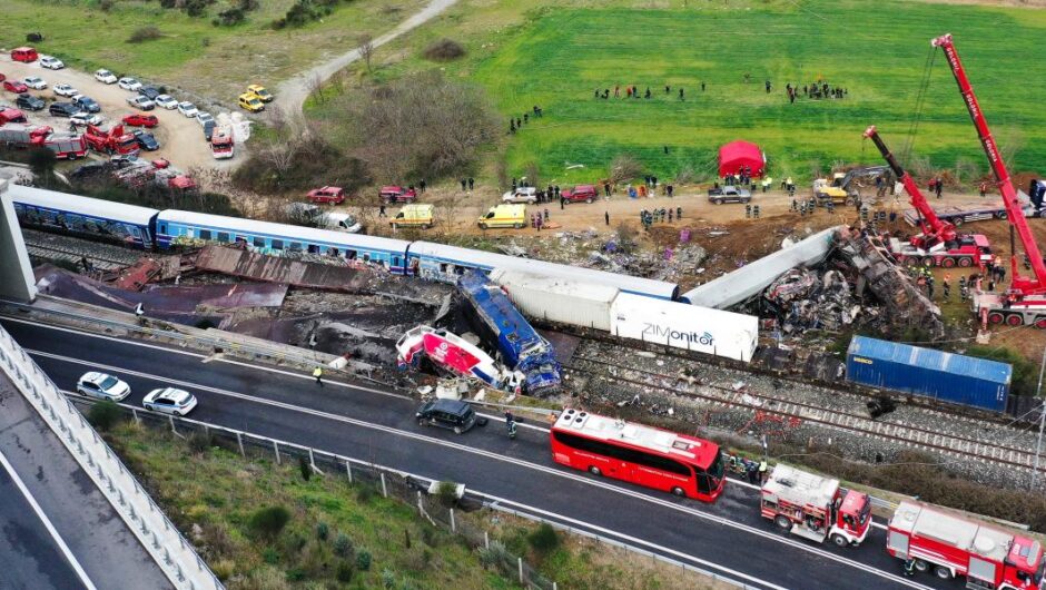 Μπάζωμα στα Τέμπη / Ποινική δίωξη σε τέσσερις για τις εργασίες στον χώρο του πολύνεκρου δυστυχήματος