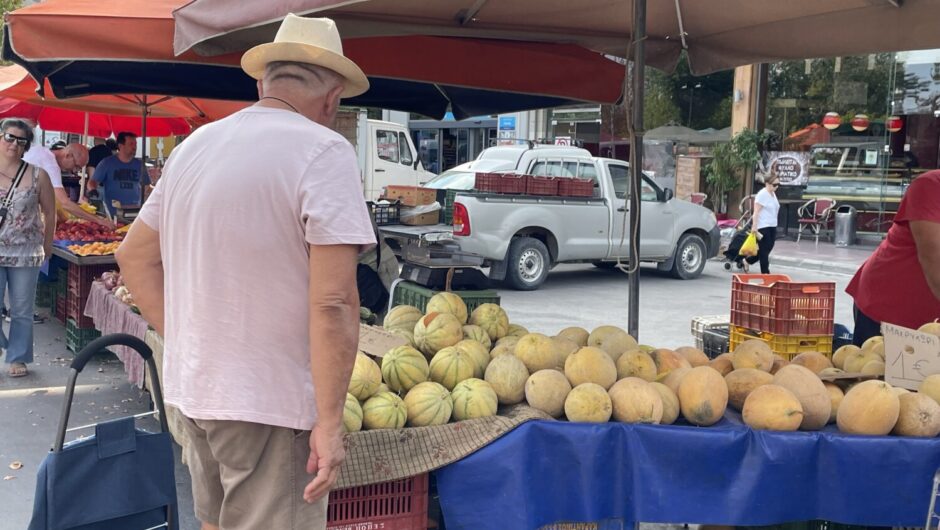 Λαϊκές: «Πονοκέφαλος» με καύσωνα, POS και άδειες – Δ. Πούρικας: «Μειώνονται πάγκοι και καταναλωτές» – Τί έρχεται στις τιμές από Σεπτέμβριο (φωτ. & βίντεο)