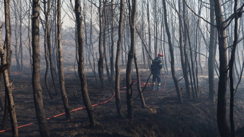 Δημοκρατική απάθεια: από τις υποκλοπές ως τις φυσικές καταστροφές