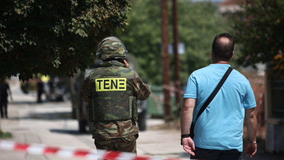 Λάρισα: Απομακρύνθηκε η οβίδα – Έληξε η επιχείρηση που διήρκεσε 24 ώρες