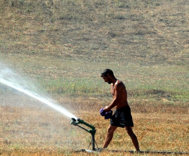 ΛΕΙΨΥΔΡΙΑ ΚΑΙ ΙΔΙΩΤΙΚΟΠΟΙΗΣΗ: ΣΑΝ ΔΥΟ ΣΤΑΓΟΝΕΣ ΝΕΡΟ