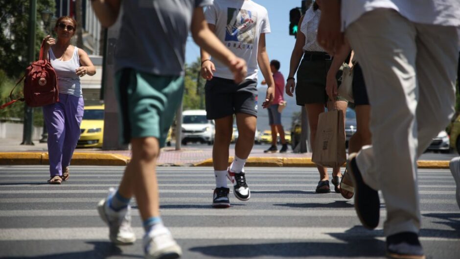 Υπερτουρισμός: Τι φοβούνται οι Έλληνες – Στα αρνητικά η λειψυδρία και η ακρίβεια στα αγαθά και τα ενοίκια