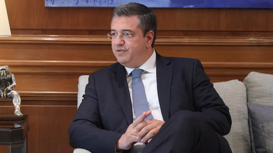 (Ακρο)δεξιός με σιγαστήρα