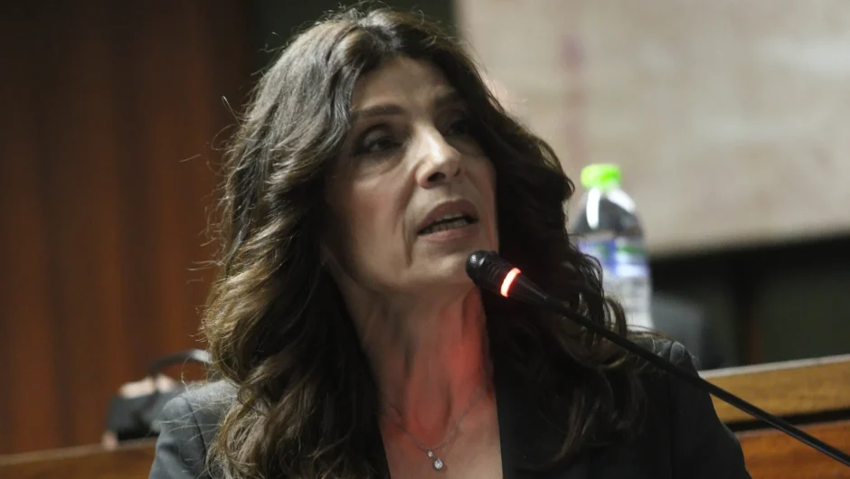 Σκέφτονται στα σοβαρά να διαγράψουν την Πόπη αν πάρει την έδρα;