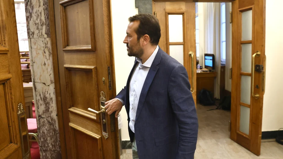 ΣΥΡΙΖΑ: «Πέρασε» η πρόταση Κασσελάκη, νέος πρόεδρος της ΚΟ ο Νίκος Παππάς – Το παρασκήνιο της επεισοδιακής συνεδρίασης και η επόμενη ημέρα