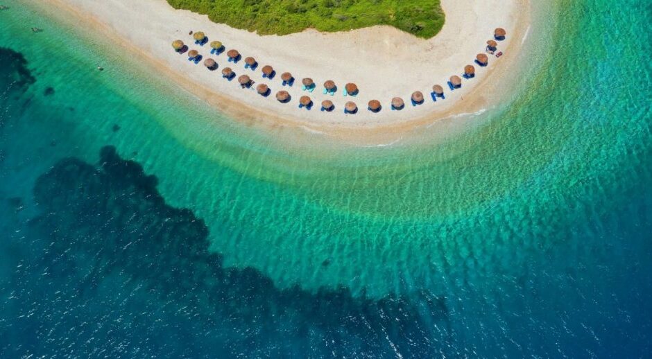 Το ελληνικό νησί που βρίσκεται στην κορυφή των εναλλακτικών προορισμών