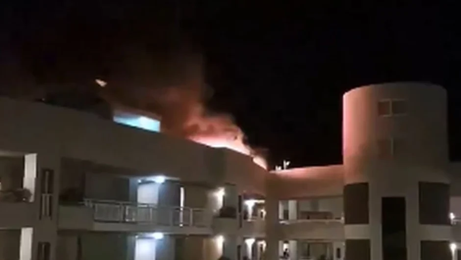 Ελικόπτερο συνετρίβη στην οροφή ξενοδοχείου του ομίλου Hilton – Νεκρός ο πιλότος, 2 τραυματίες