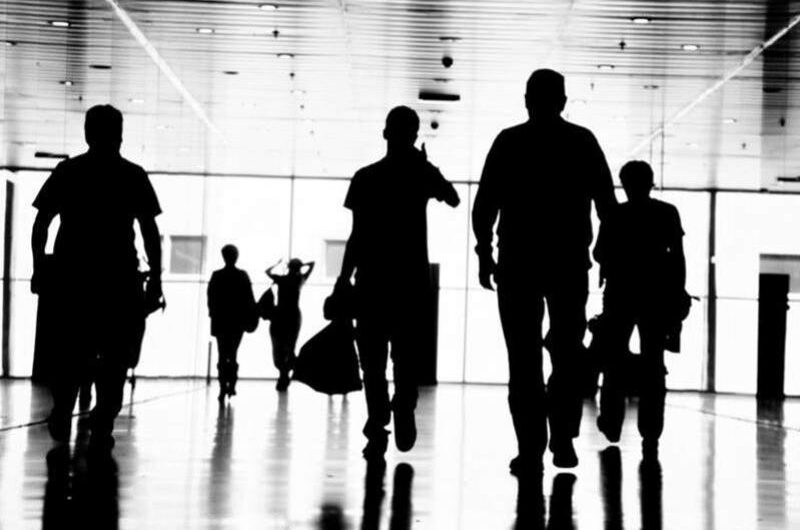 Κενές θέσεις εργασίας με υψηλή ανεργία; Κι όμως γίνεται. Τι απαντάνε ειδικοί για το φαινόμενο