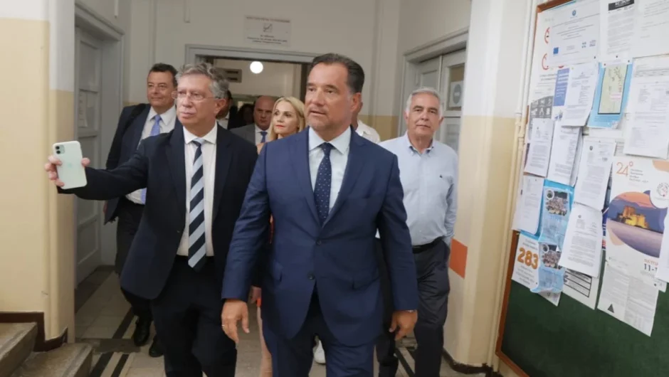 Με αποδοκιμασίες υποδέχτηκαν τον Άδωνι στο νοσοκομείο Λέρου (Βίντεο)