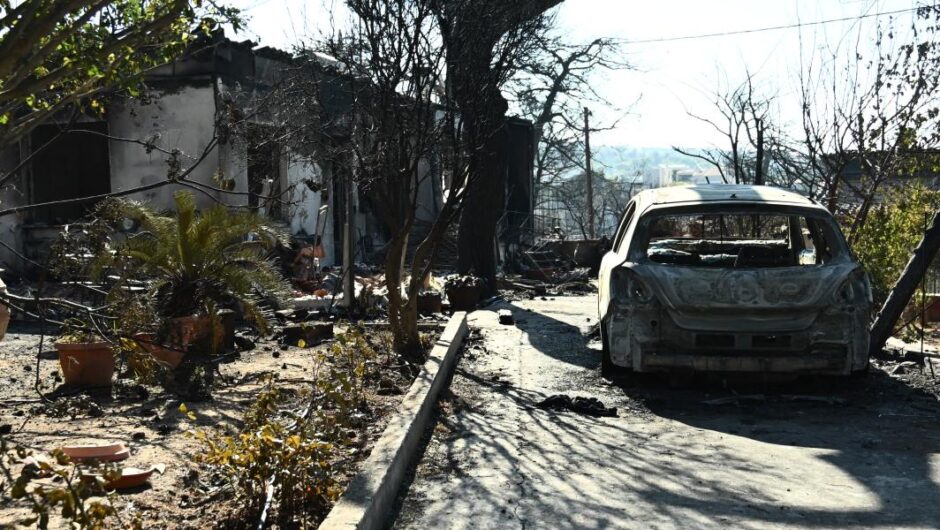 Φωτιά στην Αττική / Τα στοιχεία που εκθέτουν Μητσοτάκη – Ζημιές σε 1.238 κτίρια, 104 ακατάλληλα σπίτια
