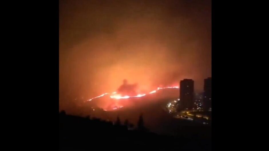 Τουρκία / Κόλαση φωτιάς με καμένα σπίτια και μαζικές εκκενώσεις στη Σμύρνη (βίντεο)