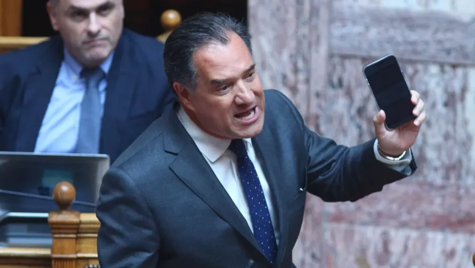 Θεσμική ηλιθιότητα