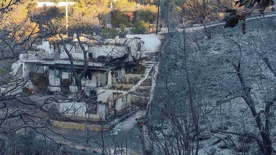 Φωτιά στην Αττική / Οδοιπορικό στις πυρόπληκτες περιοχές – Συγκλονιστικά βίντεο