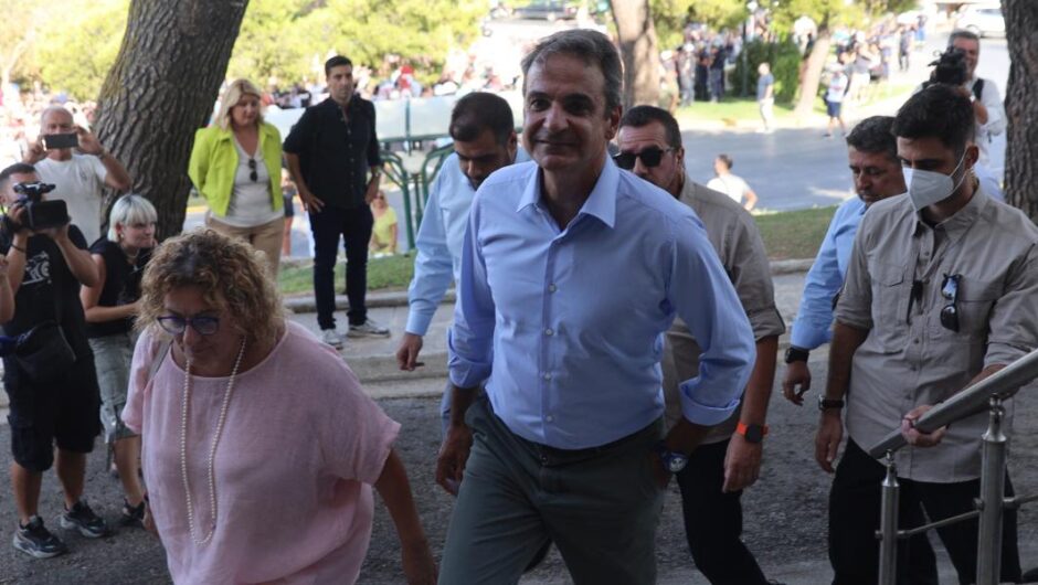 ΣΥΡΙΖΑ – ΠΣ για Μητσοτάκη / «Αιδώς Αργείοι»- Πήγε στην Πεντέλη με υπουργούς που ήταν σε κλαμπ ενώ καίγονταν σπίτια